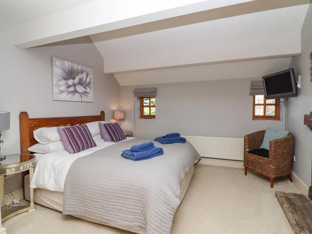 Garden Cottage Doncaster 0*,